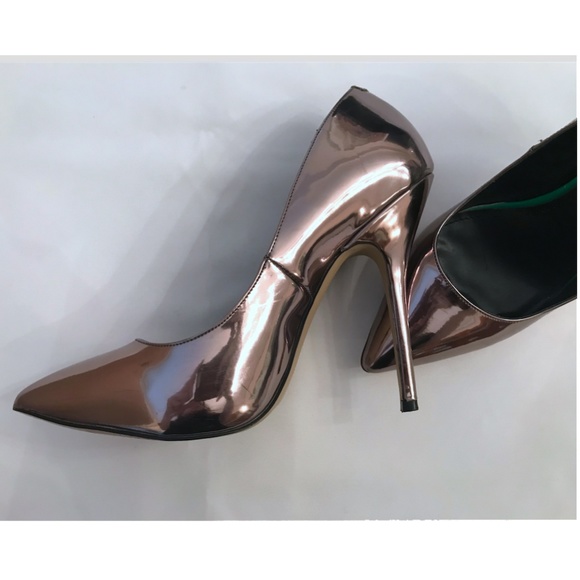 Metallic Pointed Toe Pumps - Picture 6 of 8